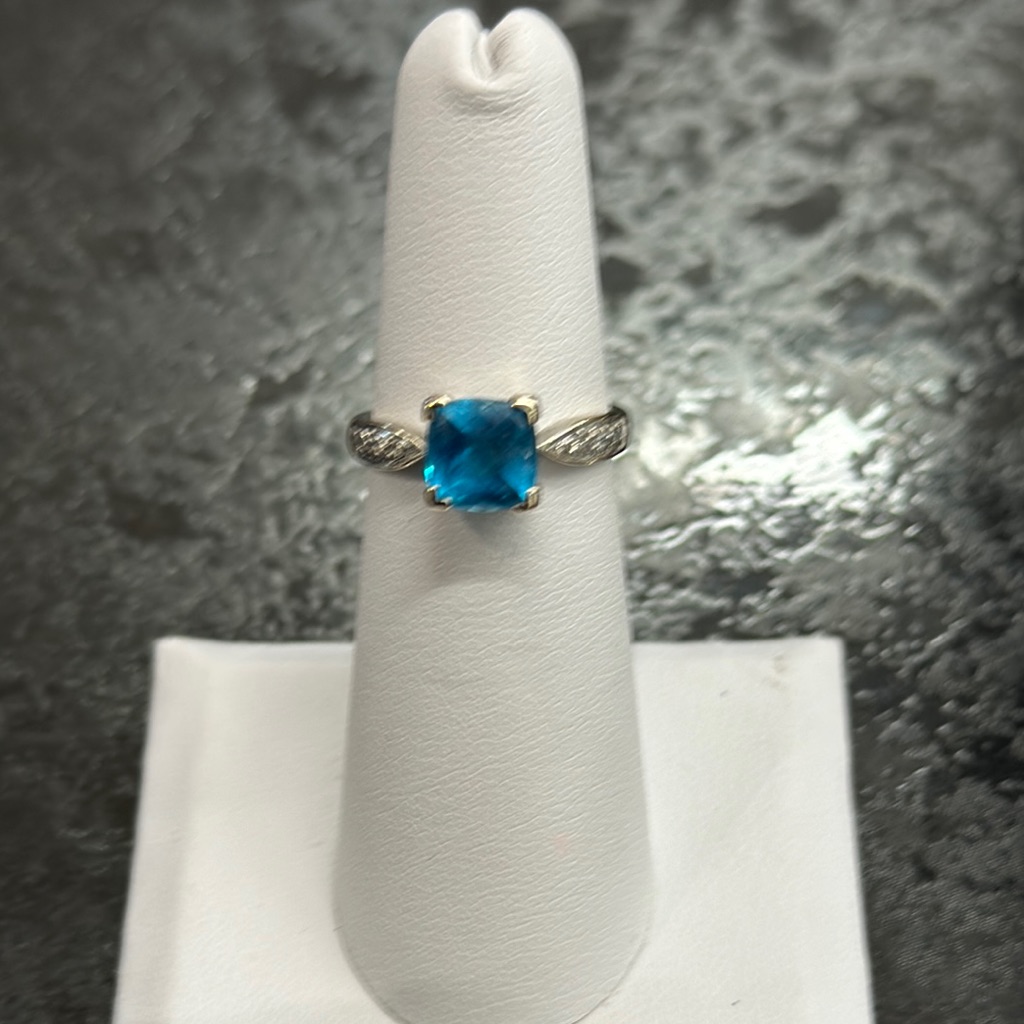 113986 14k Blue Topaz